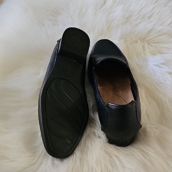 Clarks Women's Elegant Black Flats - Picture 3 of 5